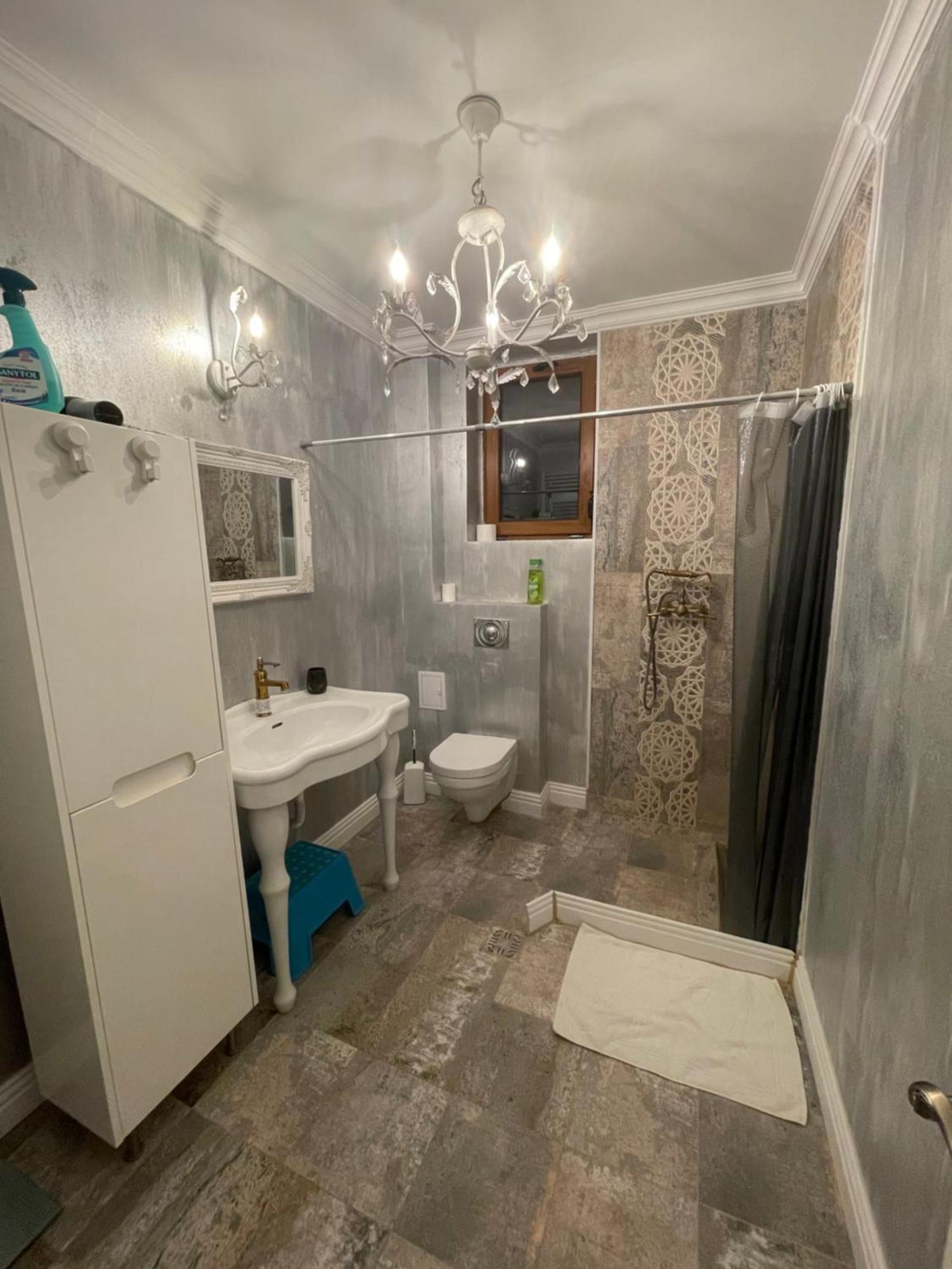 In A Private House - 5 Min From Therme And Airport *